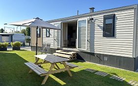 Luxury Seaside Cottage 28